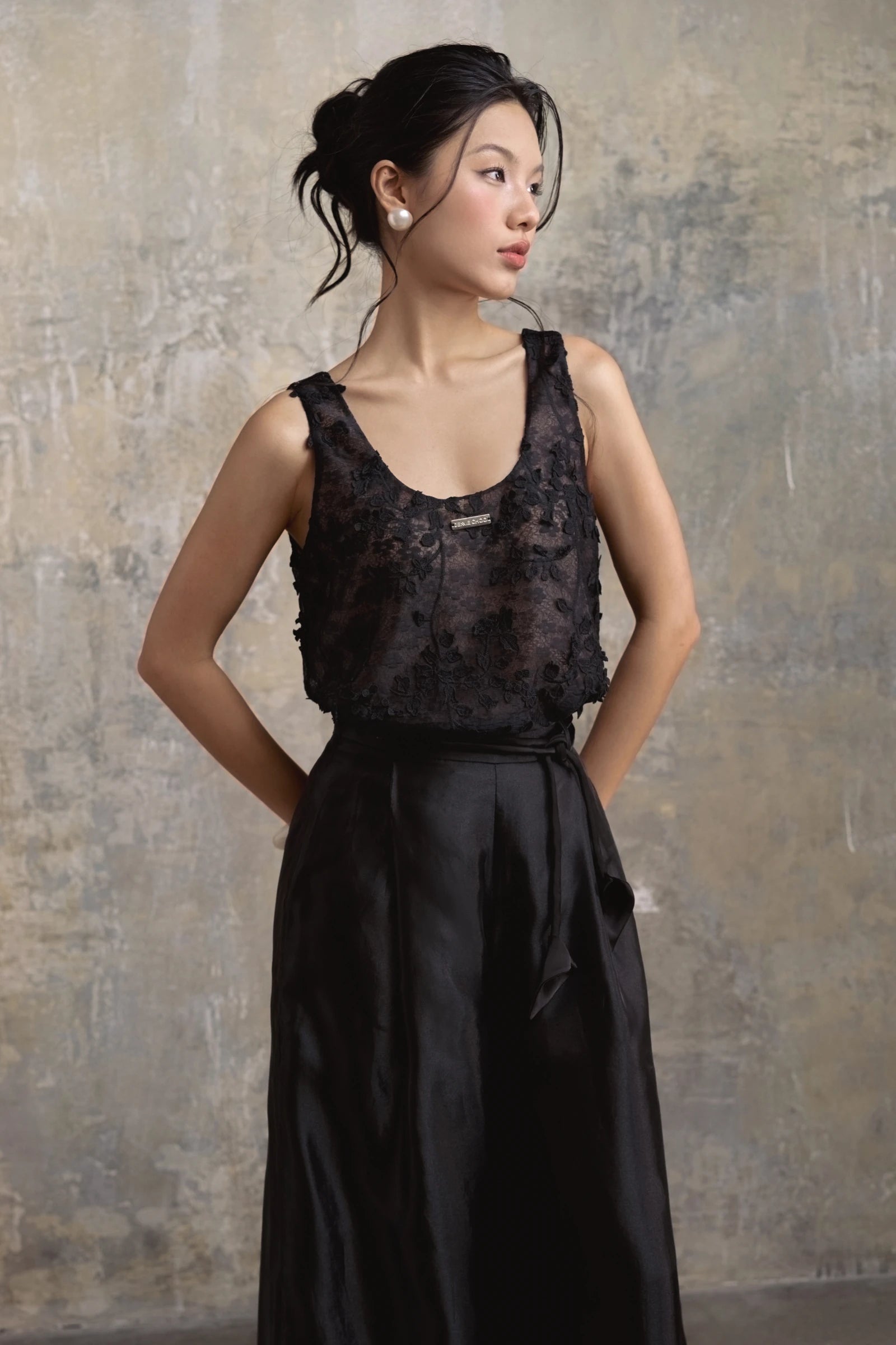 Oreo Latte x La Pearl Set in black - lace tank detail